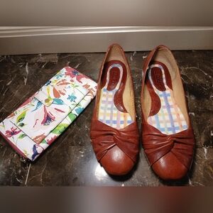 Born Women's Reddish Brown Leather Flats And Wallet Bundle